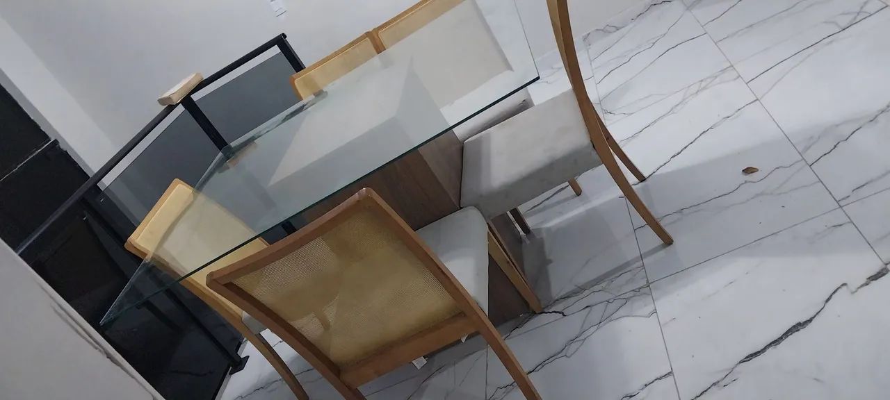 Mesa de jantar de vidro com 4 cadeiras - Foto 3