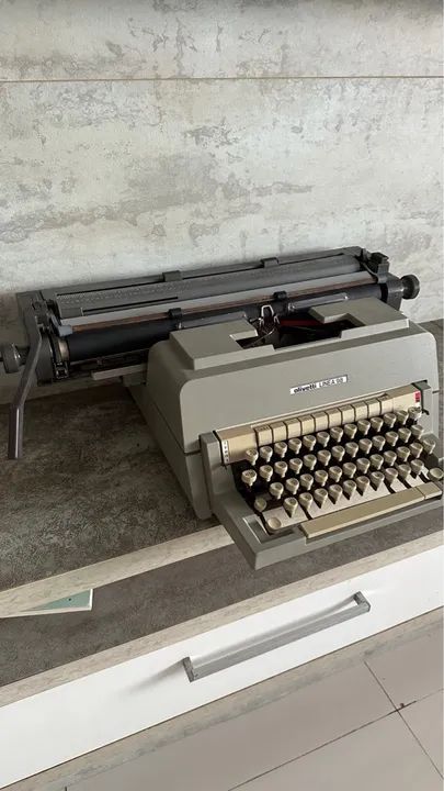 Máquina de escrever Olivetti Linea 98 - Foto 2