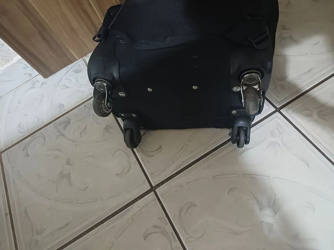 Mochila Preta com rodinhas - Foto 2