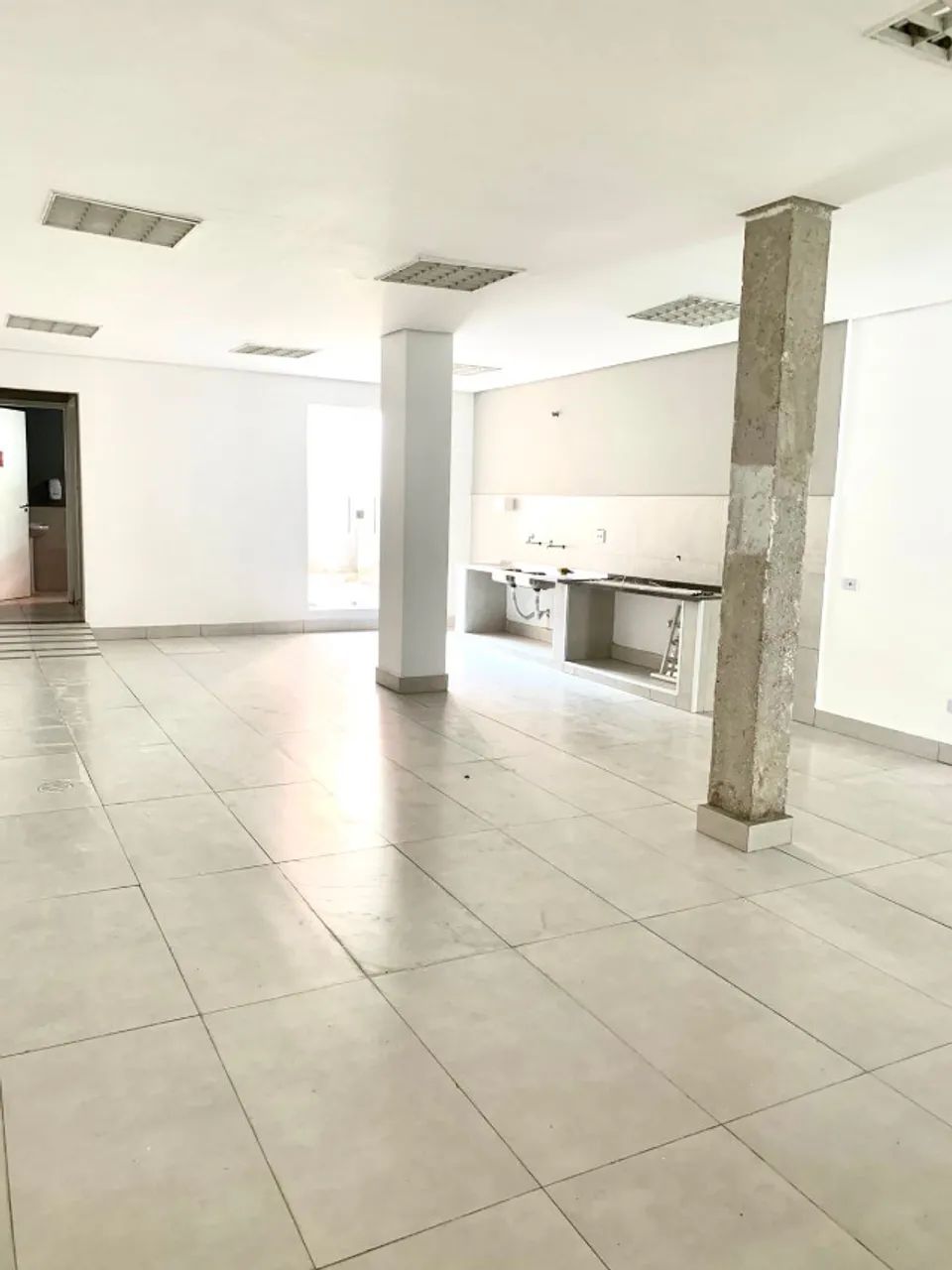 Linda loja - 130 m2 de área útil - 100 m da estação de metrô Praça da Árvore (linha azul) - Foto 7