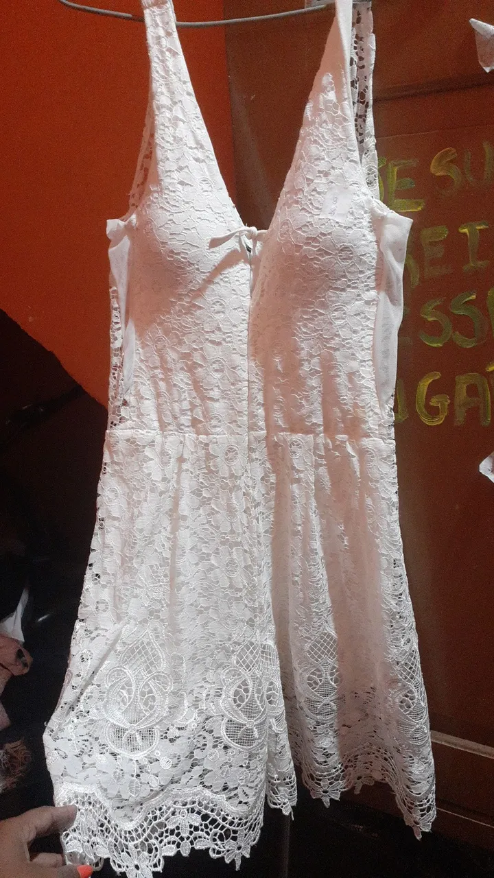 Macacão Branco de Renda