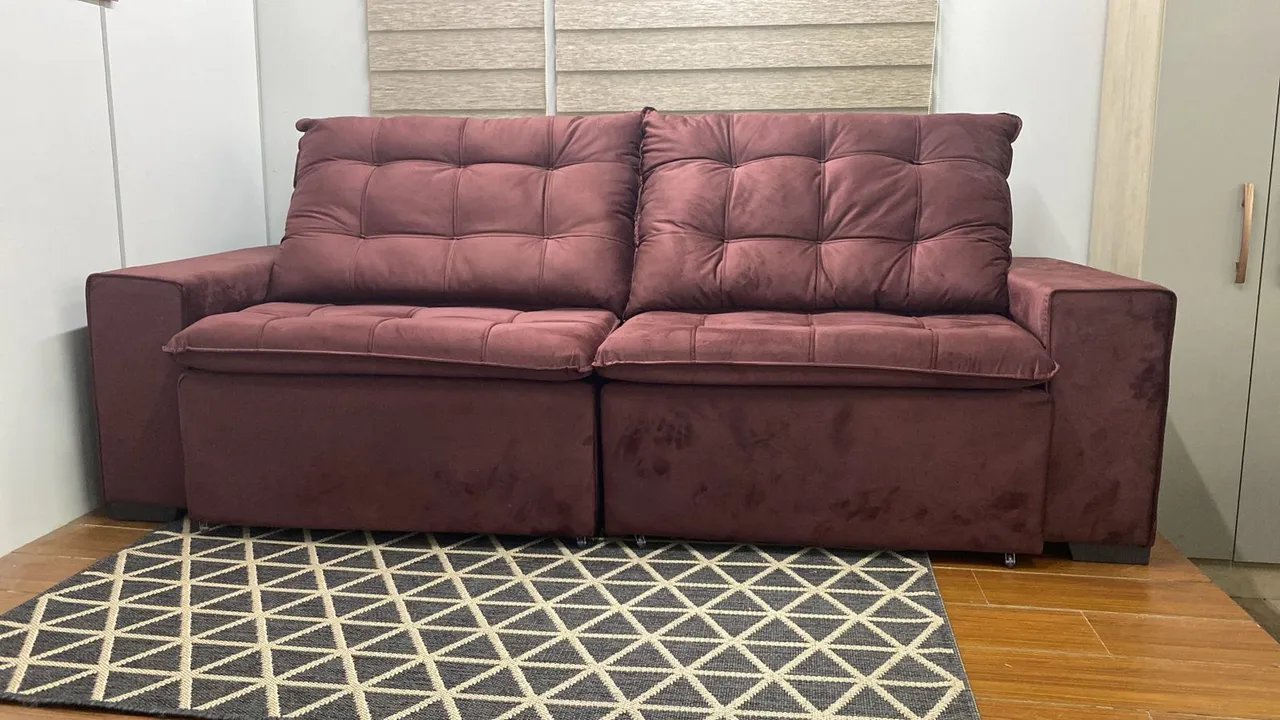 Sofá Retrátil e Reclinável em veludo marsala - Novo