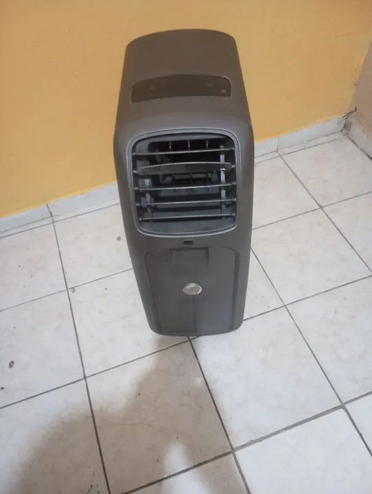 Ar Condicionado Portátil - Ótimo Estado de conservação de 11 000 BTUs gelando  - Foto 2