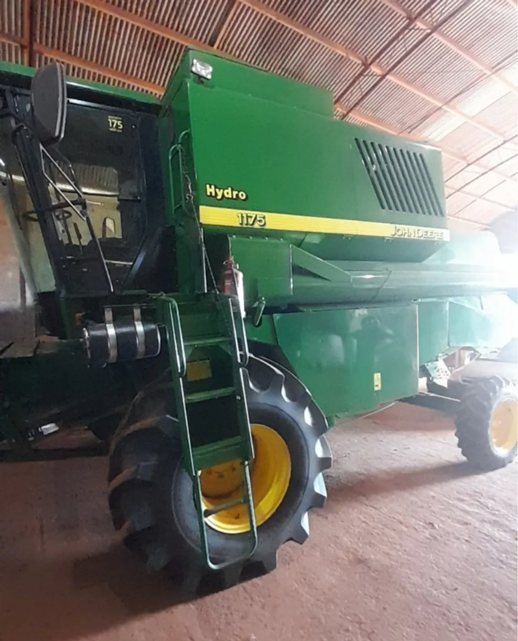 Colheitadeira John Deere 1175