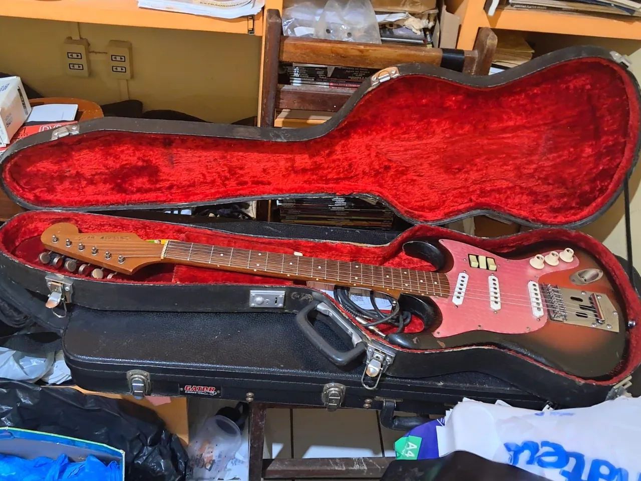 Guitarra "modelo APACHE" + (ICÔNE) usada por Roberto Carlos 