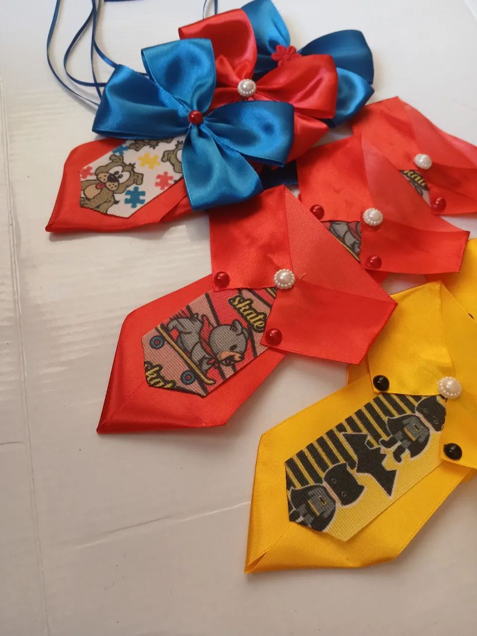 Laços e gravatas pet coloridas