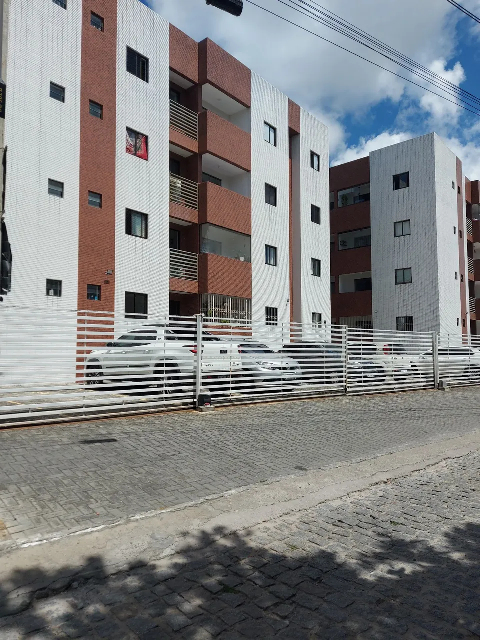 Ótimo Apto com 02 quartos 