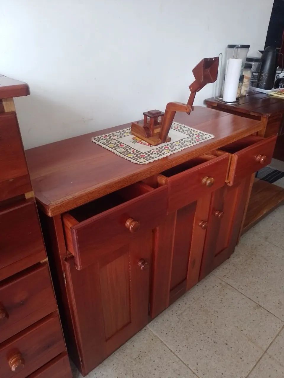 Balcão 3 portas 3 gavetas todo em madeira 