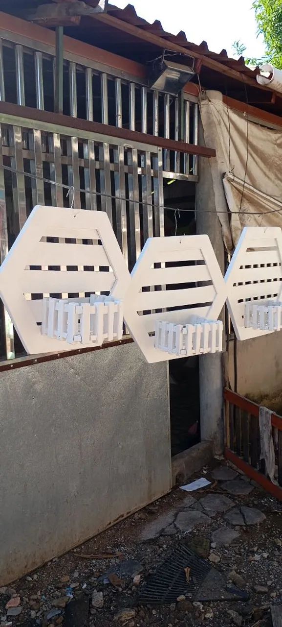 3 Vasos Decorativos Hexagonais em Madeira