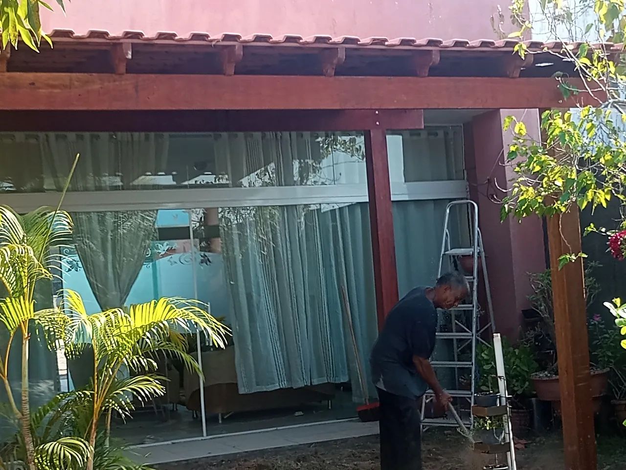Trabalho com telhado de todos os tipos reforma estrutura em geral - Foto 3