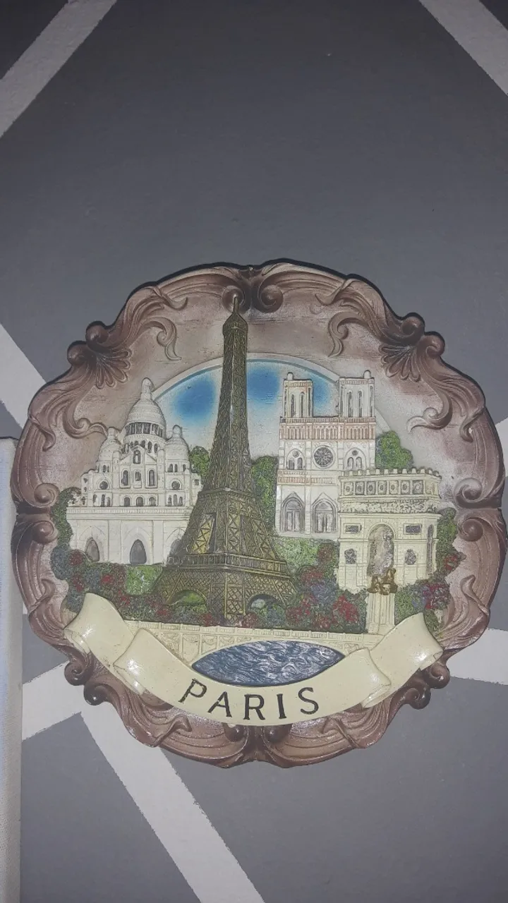 Prato de parede de resina antigo Paris