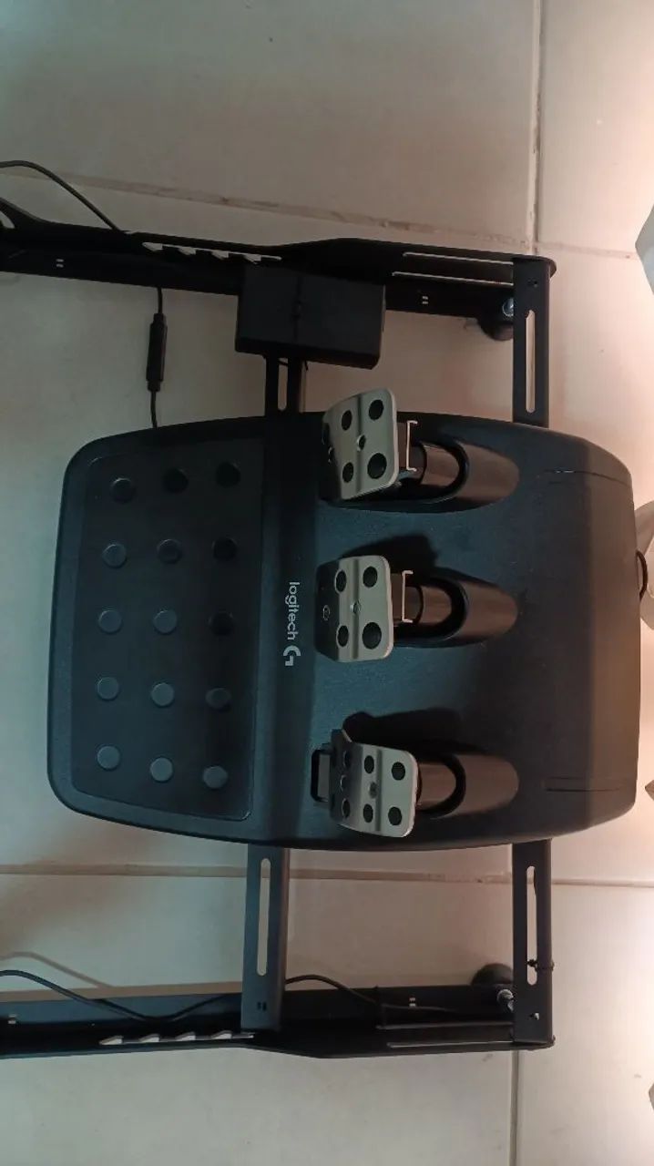Volante Logitech g920 com suporte  - Foto 4