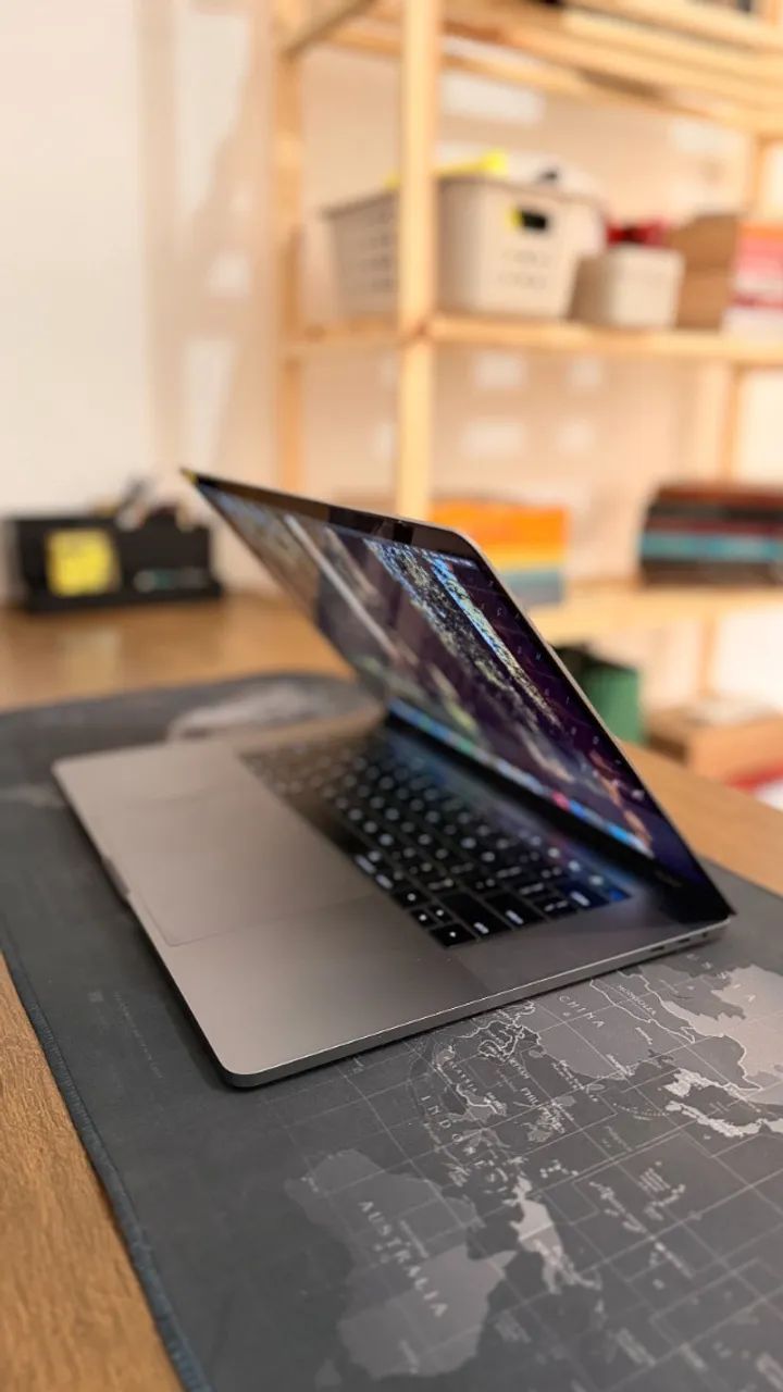 MacBook Pro (15-inch, 2016)　スペースグレー MacBook Pro 15