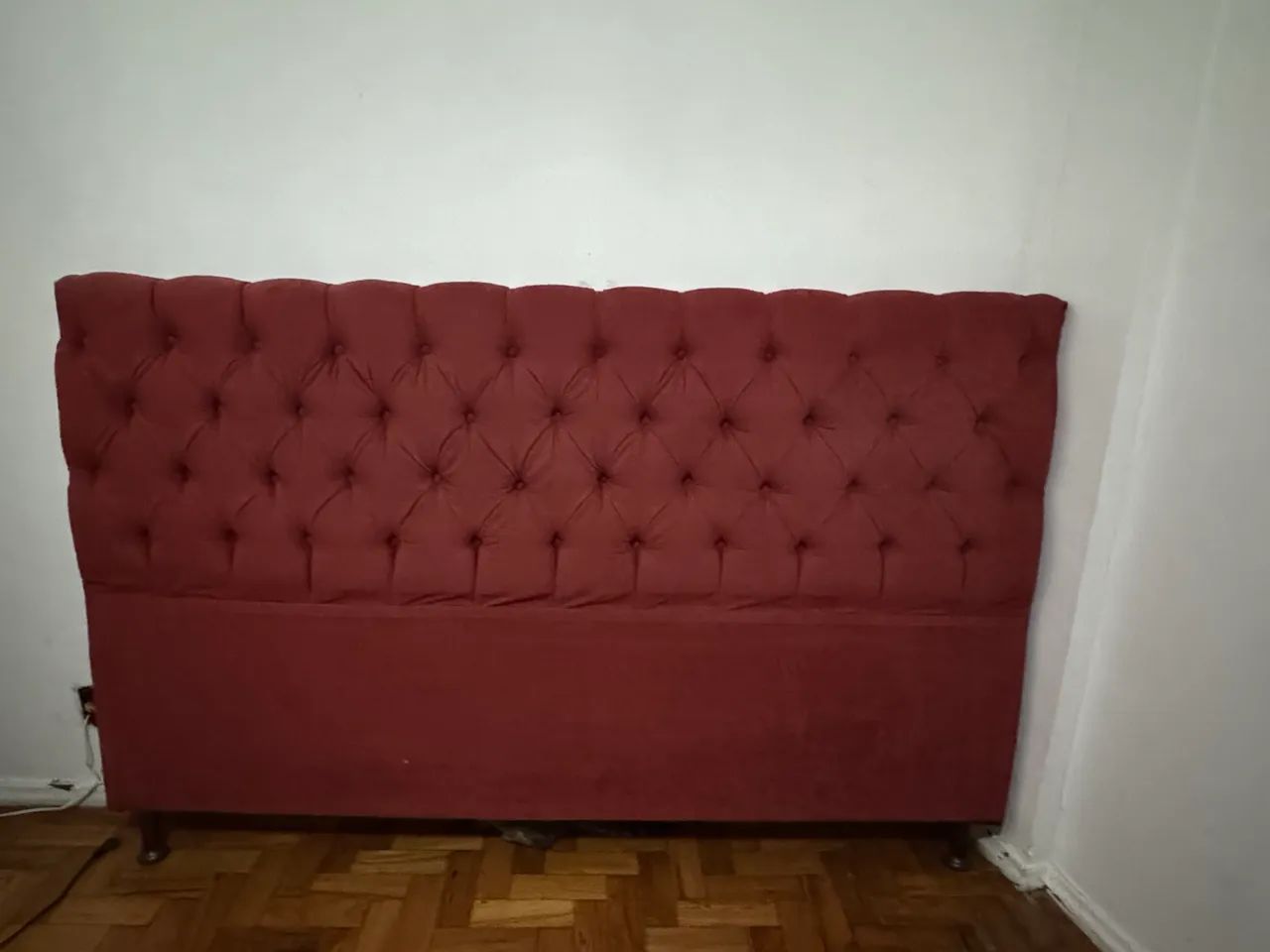 Cabeceira Estofada em Capitonê Vermelha - Foto 3