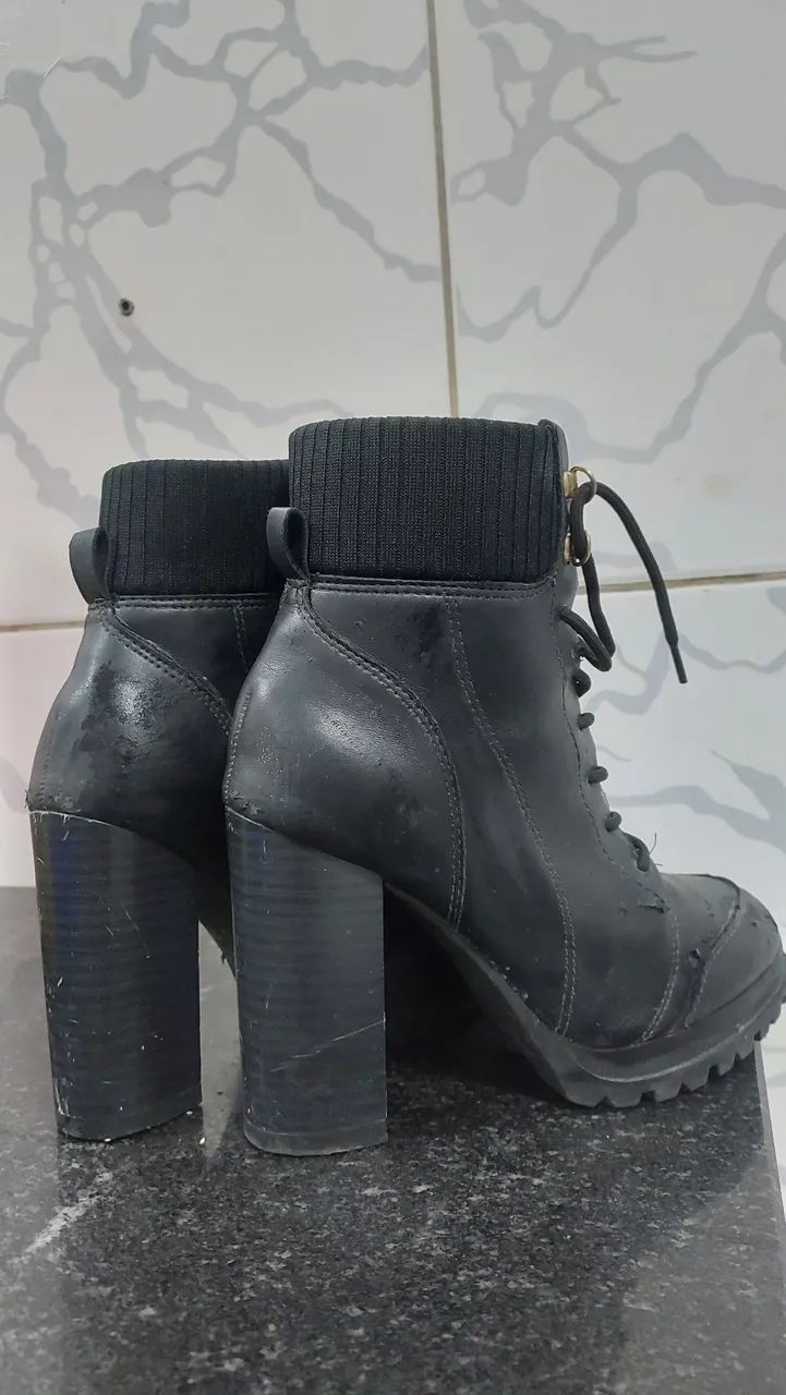 Bota semi nova 