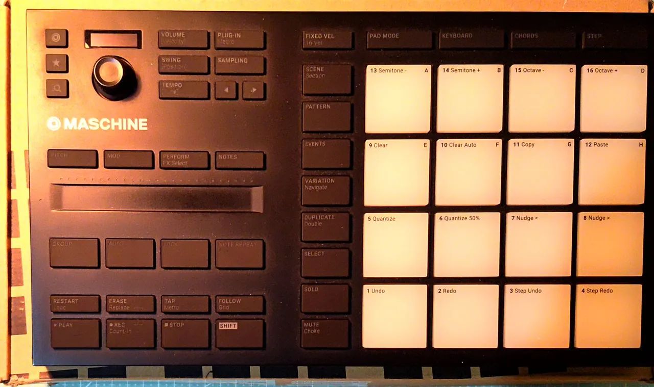 【中古美品】MASCHINE MIKRO MK3 MASCHINE MIKRO MK3 - Instrumentos musicais - Várzea, Ibirité