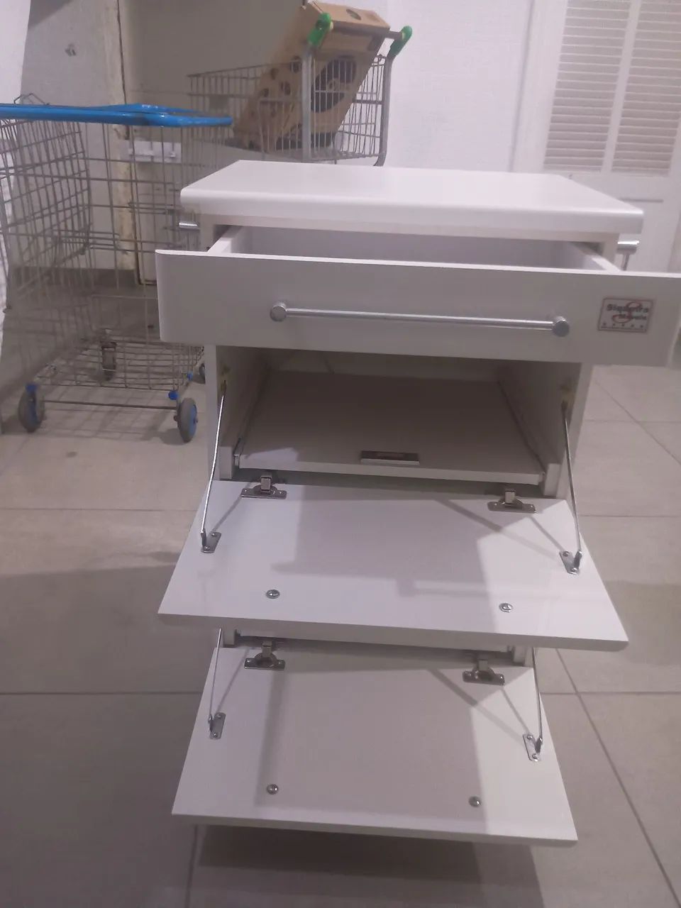 Cômoda com fechamento. - Foto 3