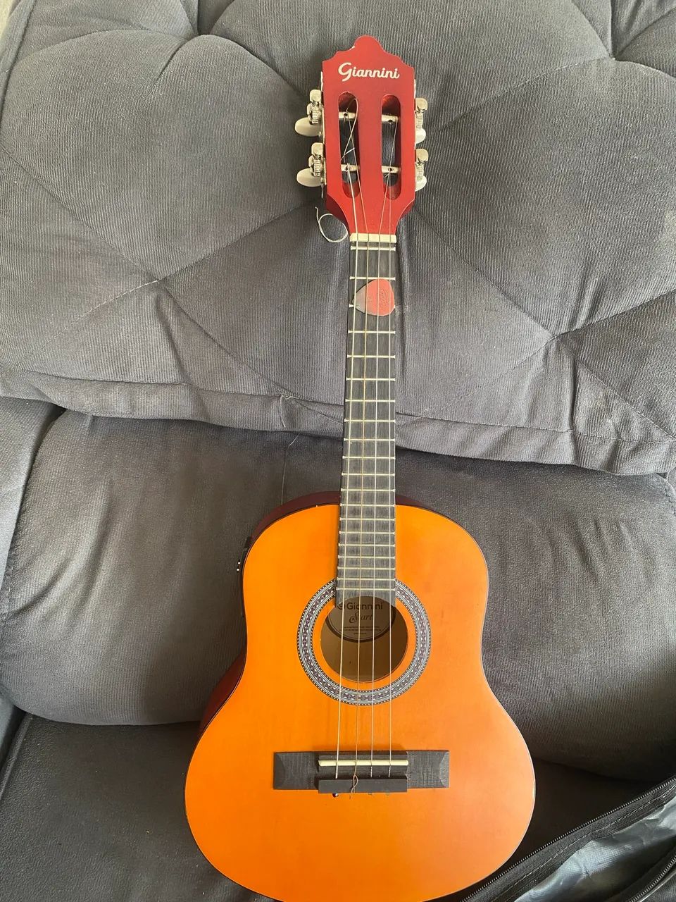 Vendo cavaquinho vai com capa e afinador 