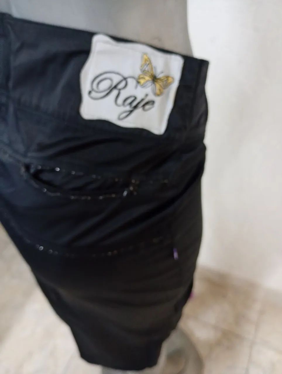 Saia preta  - Foto 4