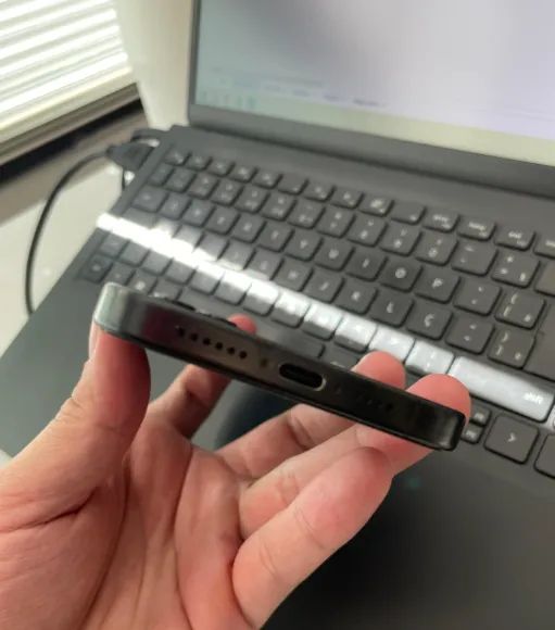 iPhone 15 Pro Max 256GB Black Titanium - Troco em iPhone  - Foto 5