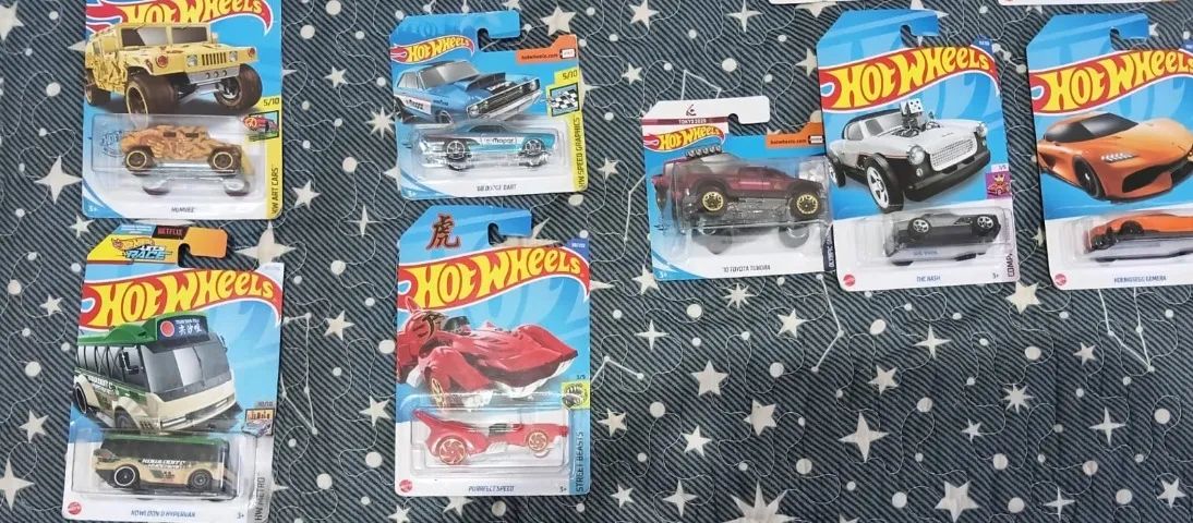 Coleção de Hot Wheels na Caixa - Foto 2