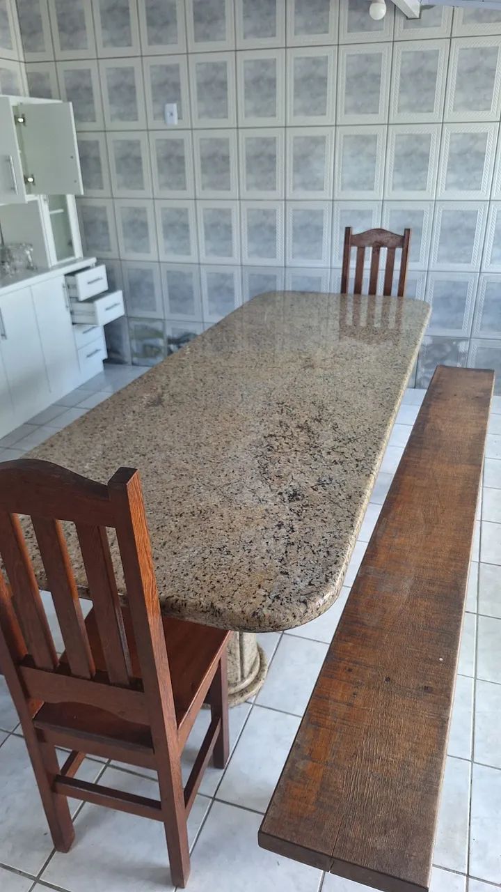 Bancos de madeira maciça 