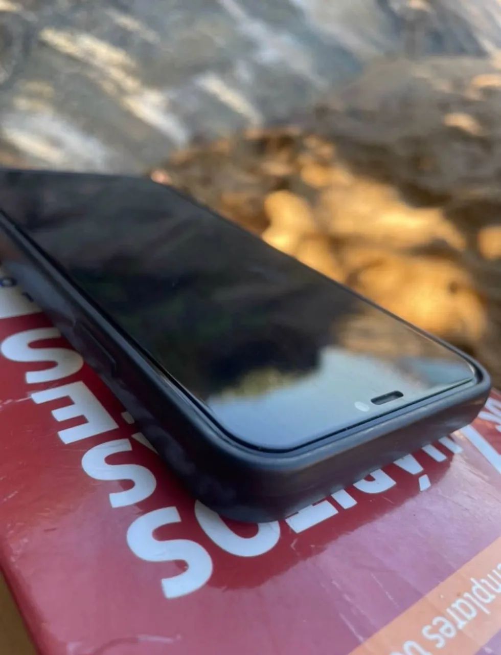 iPhone 11 Pro Max com 4 capinhas  - Foto 2