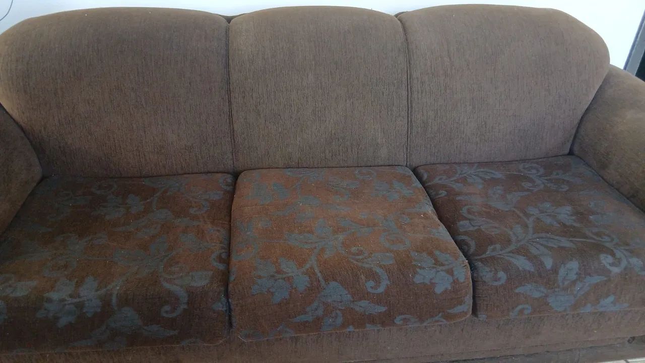 Vendo sofá usado em bom estado, não faço entrega retirada no local 