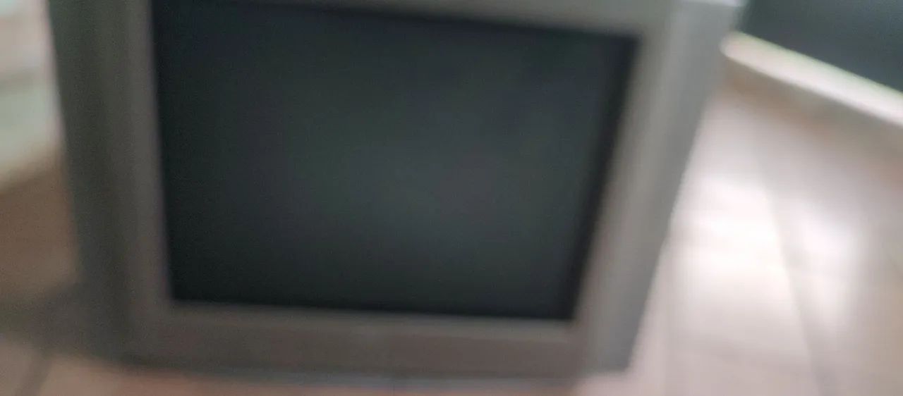 Televisão de tubo com defeito 