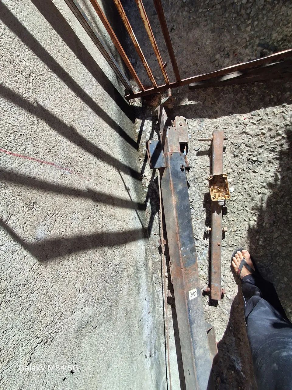 Vendo torre de iluminação 3 lança 3.40 valor 400.00  e cozinha pra caminhao en aço zap  - Foto 2