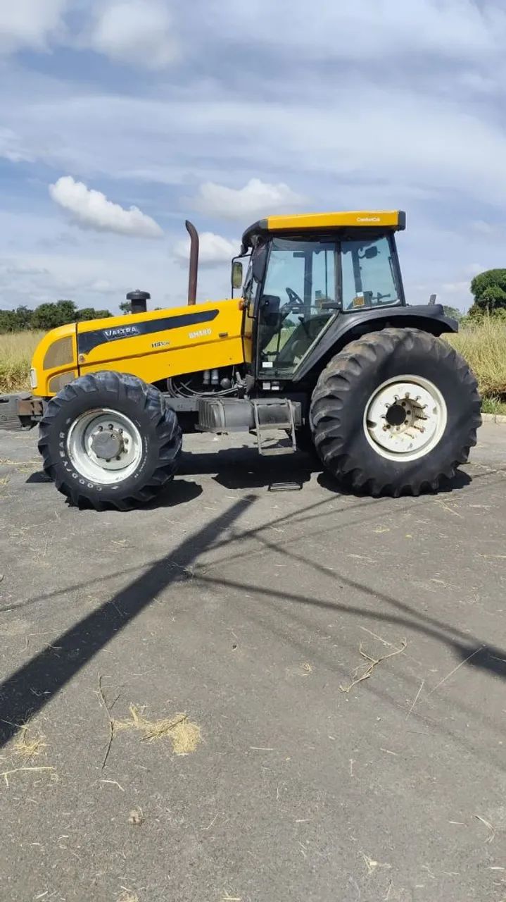 Trator BH 180 2011