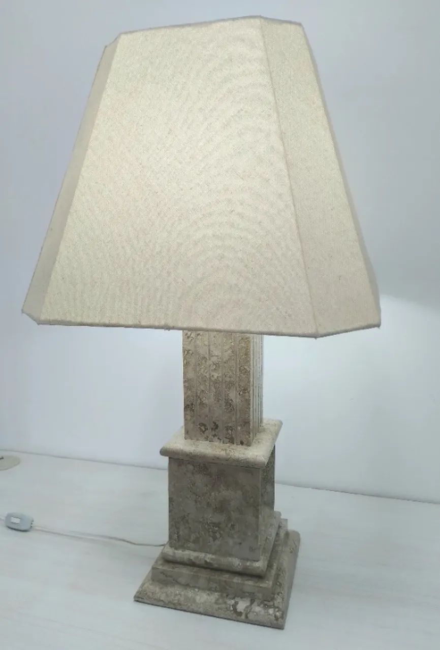 Abajur em Mármore Travertino Maciço 40x40x72,5cm