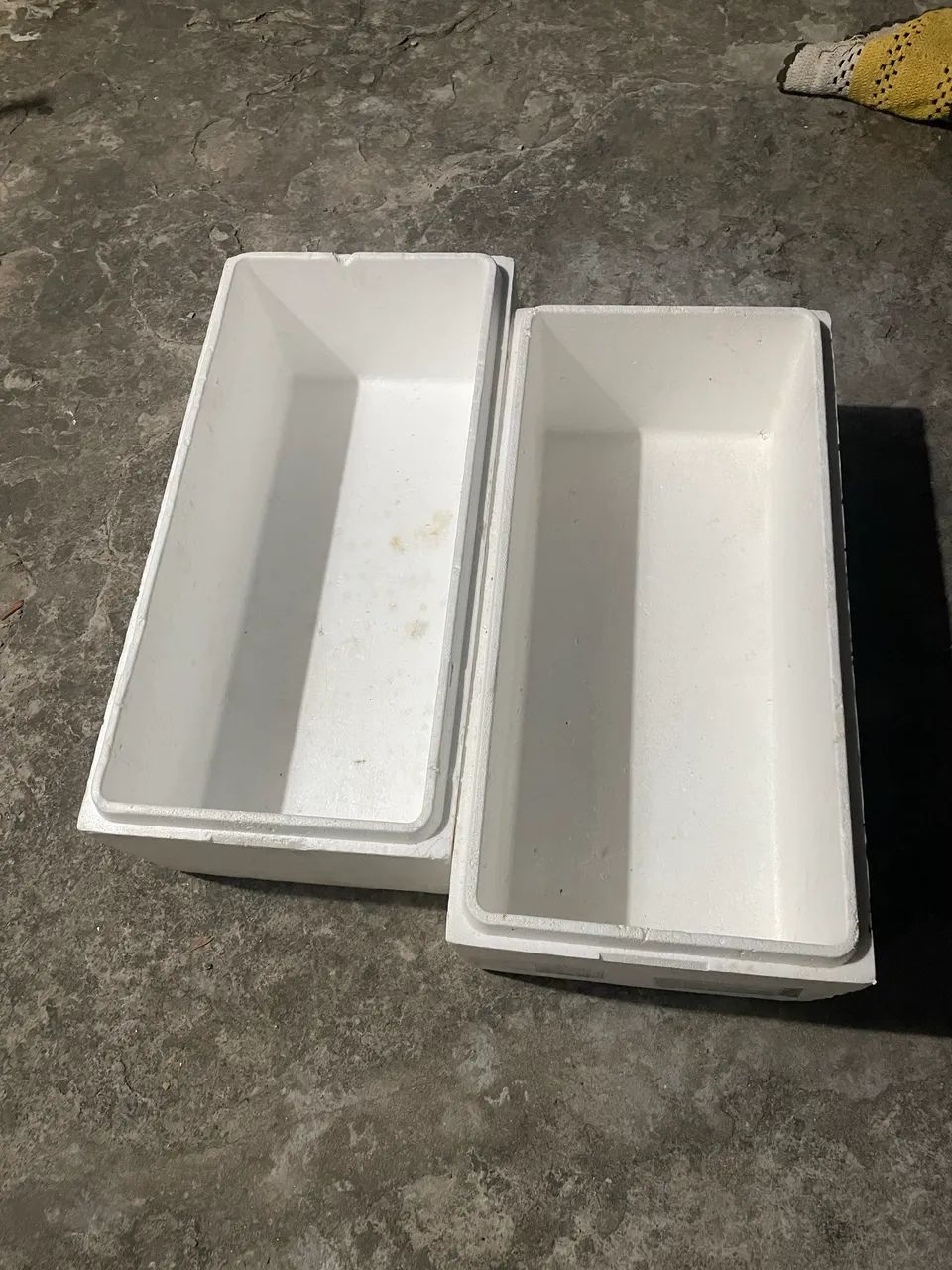 vendo duas caixas de isopor 24 l por R$100 ? - Foto 2