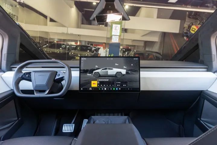Tesla Cybertruck Foundation, foto 7 de 17