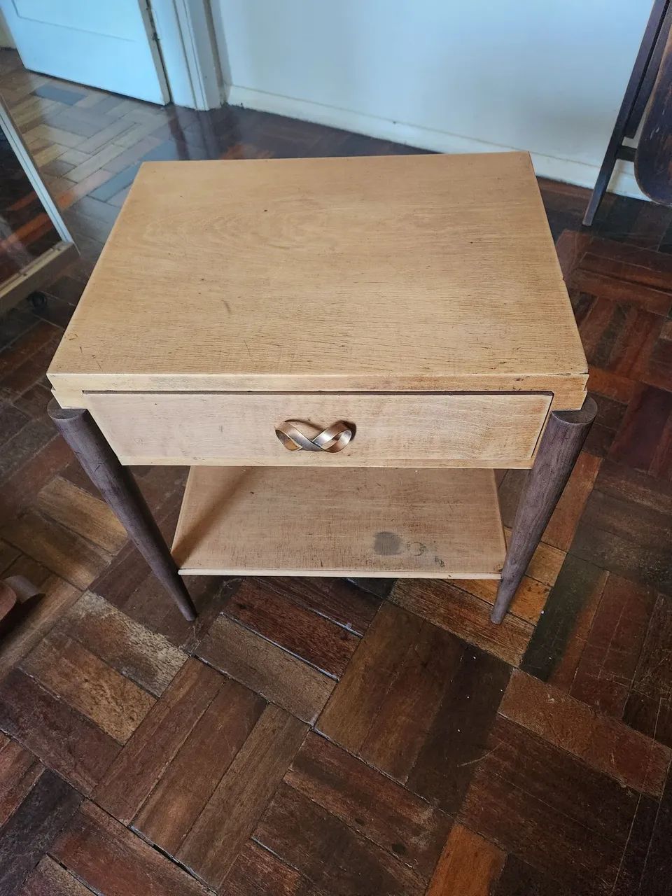 Mesa de cabeceira 