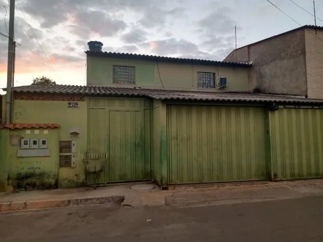 SOBRADO EM SANTA MARIA, COM 3 MORADIA