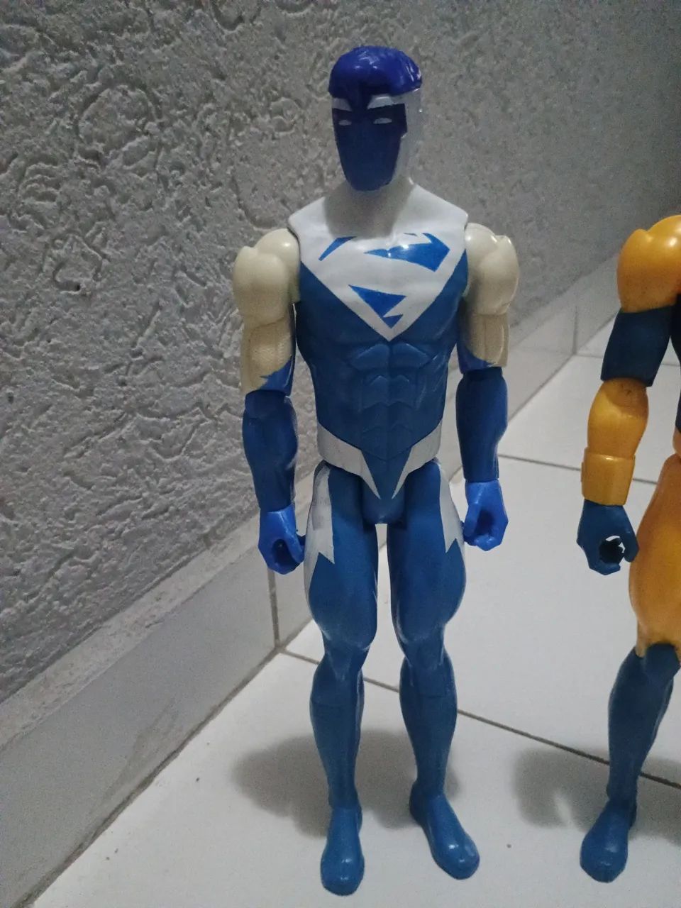 Super Man Elétrico e Gladiador Dourado DC comis - Foto 2