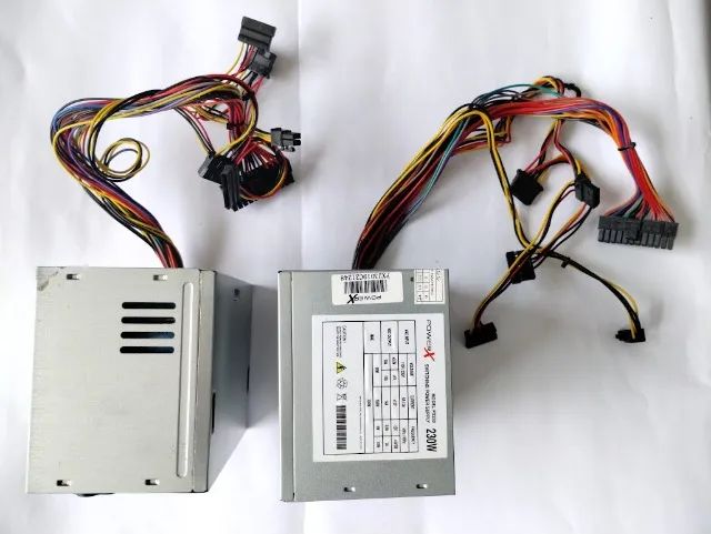 Kit 2 fontes 230 w - Com defeito - Foto 2