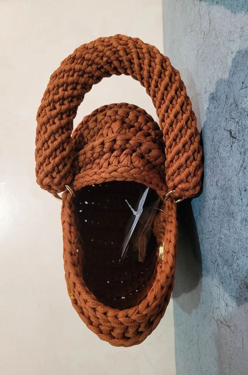 Bolsa de crochê em formato de concha cor terracota/ocre - Foto 4