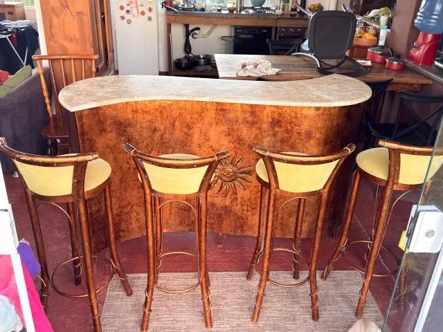 Bar Artesanal Vintage com Pedra e 4 Banquetas