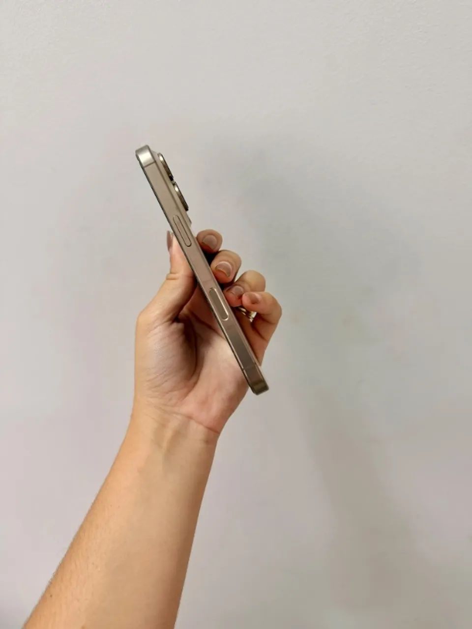 Apple iPhone 16 Pro (256 GB) - Titânio-deserto - Foto 4