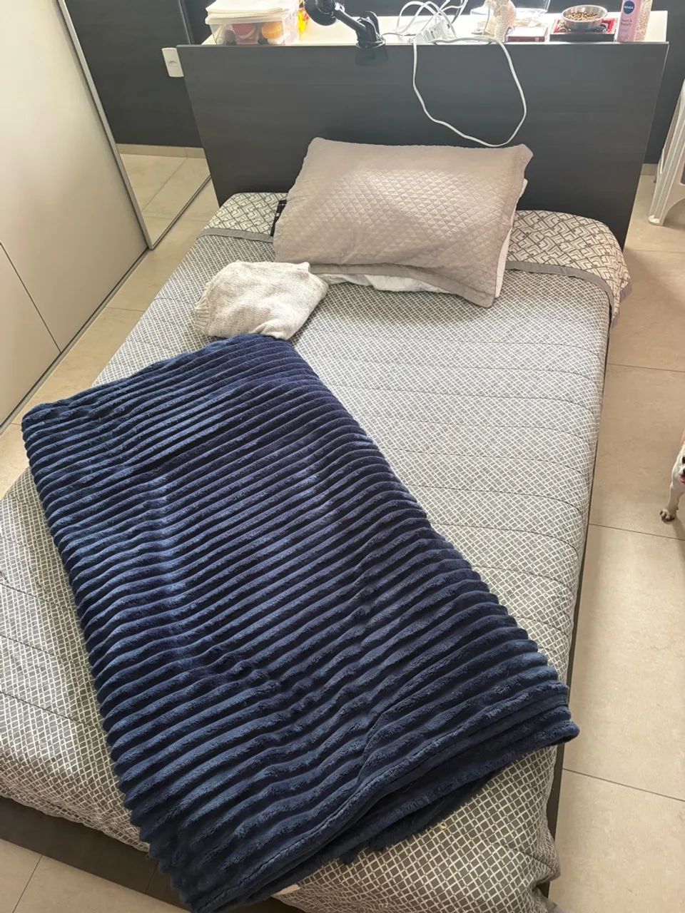 Cama viúva com escrivaninha 4 gavetas com colchão  - Foto 3