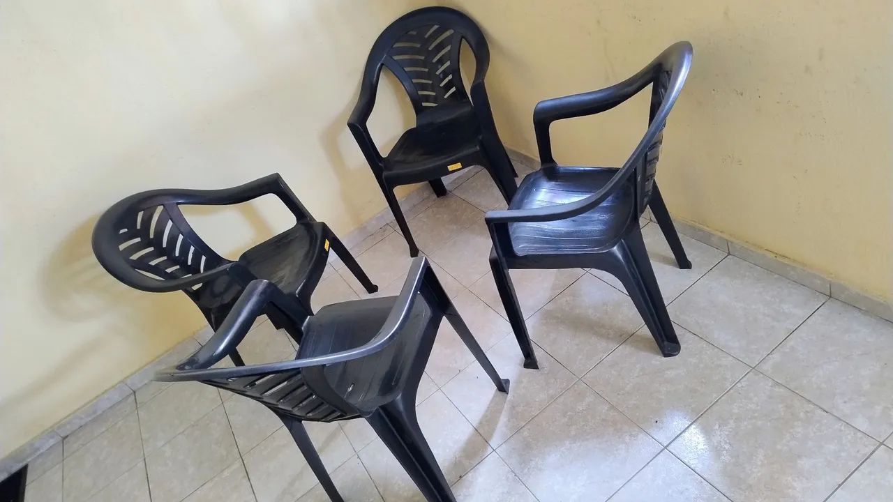 Cadeiras / poltronas plásticas 