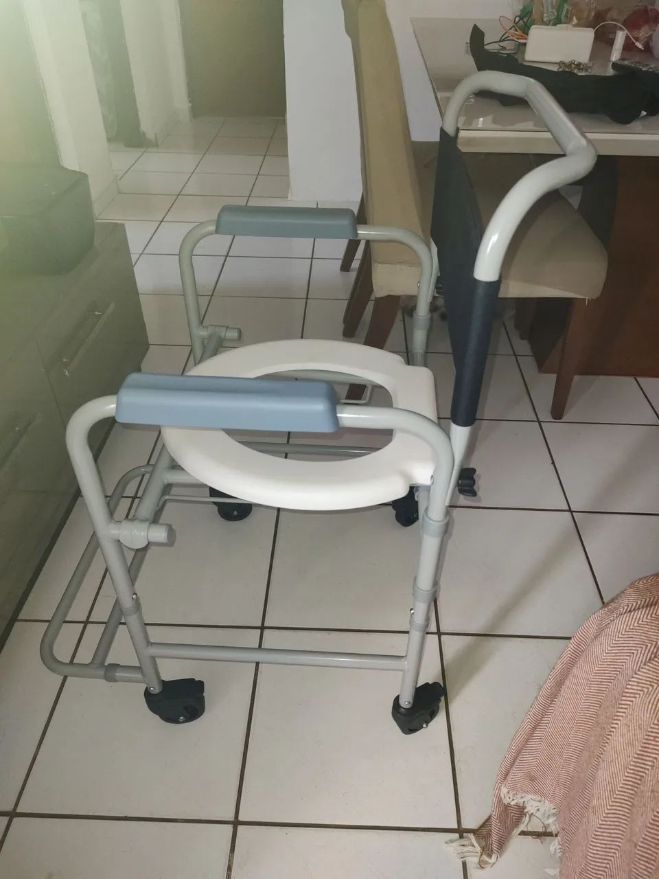 Cadeira de banho simples  - Foto 2