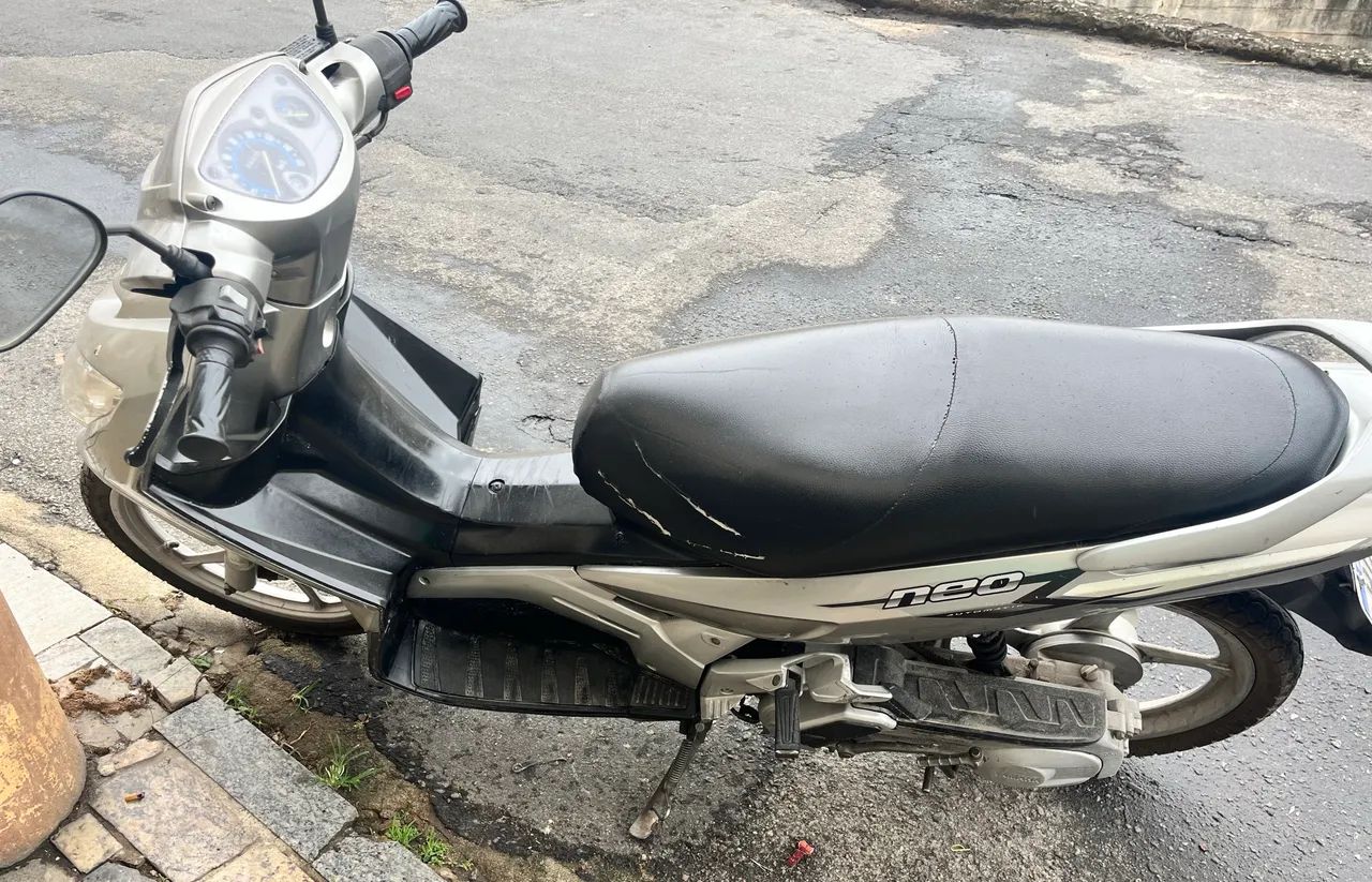 Vendo moto automática  - Foto 2