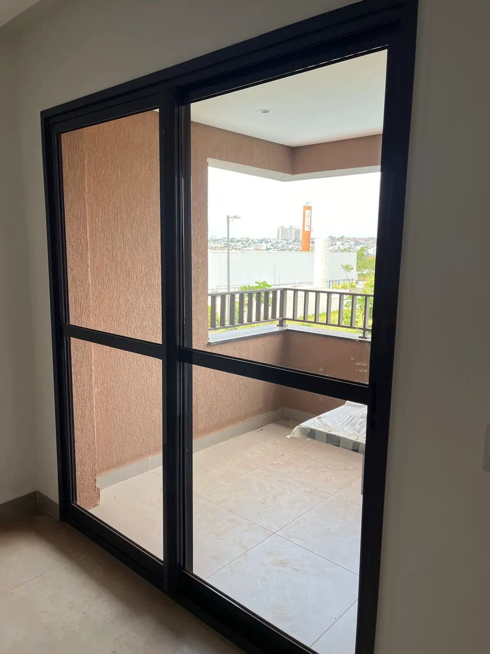 PORTA DE VIDRO TEMPERADO (com trilhos) - Foto 3