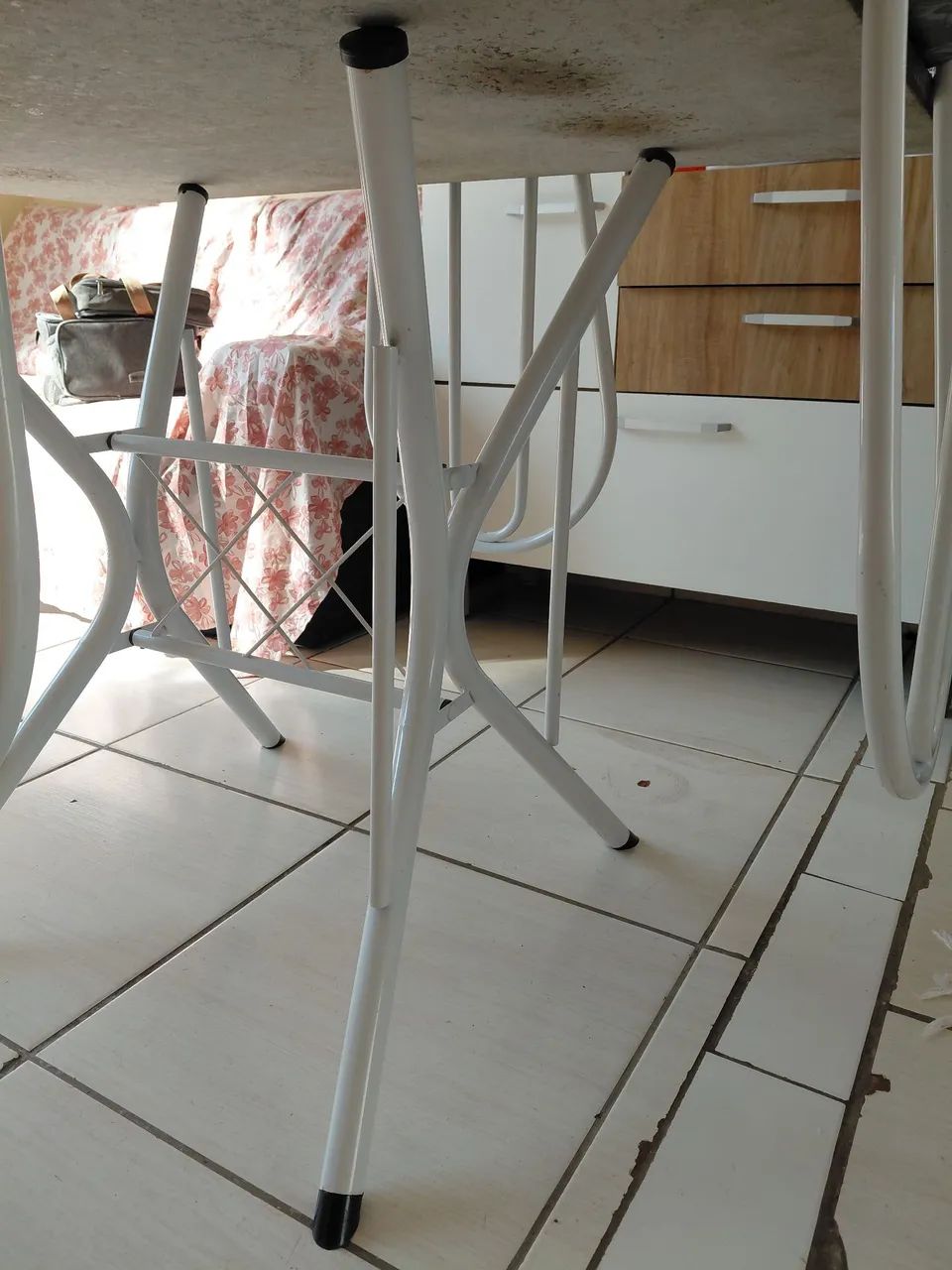 Vendo Mesa de Jantar 4 lugares com tampo de pedra - Foto 4