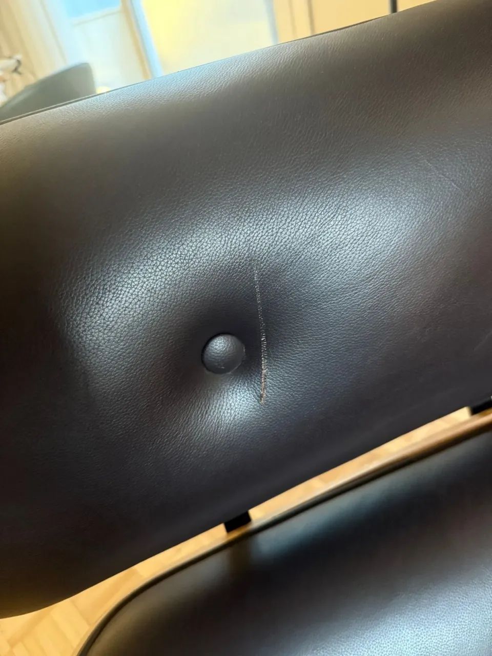 Poltrona Charles Eames em couro natural. - Foto 2