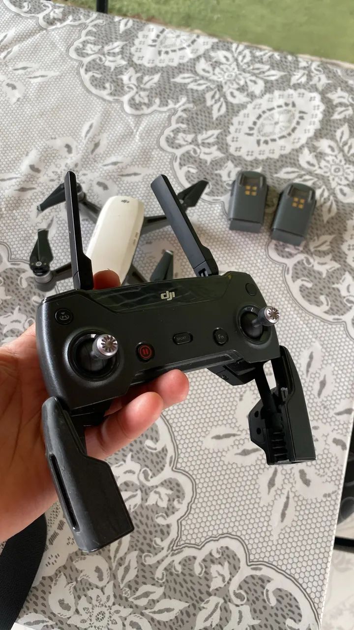 Drone dji Spark com 2 baterias e controle  - Foto 3