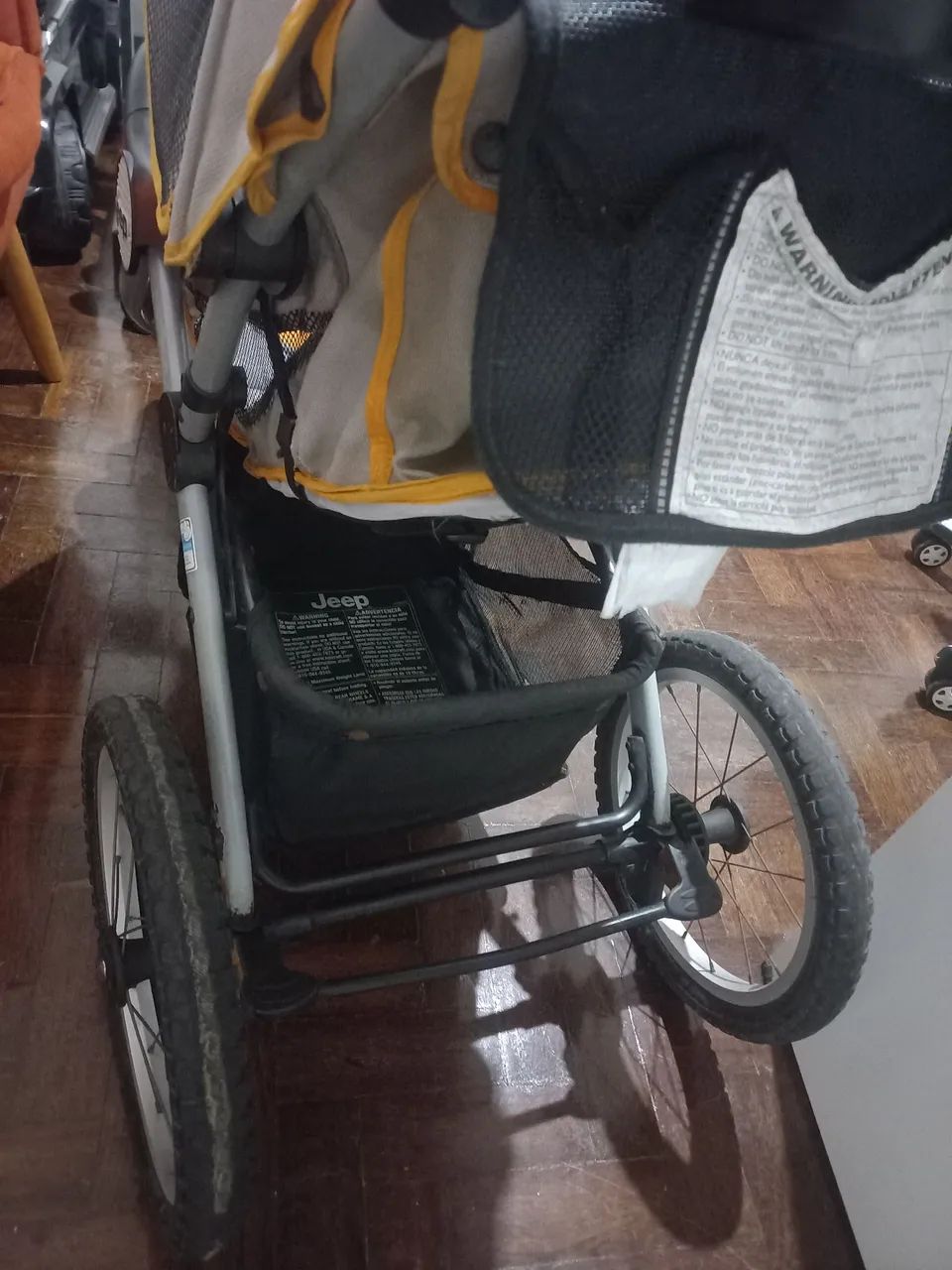 CARRINHO DE BEBÊ JEEP - LINDO E BEM CONSERVADO - Foto 3